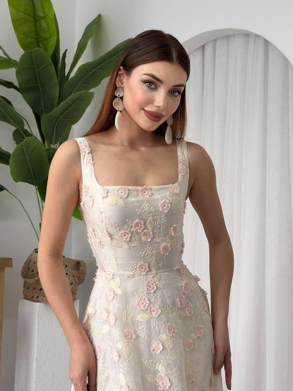 3 Boyutlu Çiçekli Tasarım Elbise